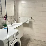 Modern One Bedroom Flat In Yucca Park